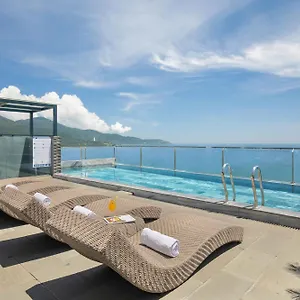 Mangata Beachfront - Rooftop Bar Sea View 4* ダナン市
